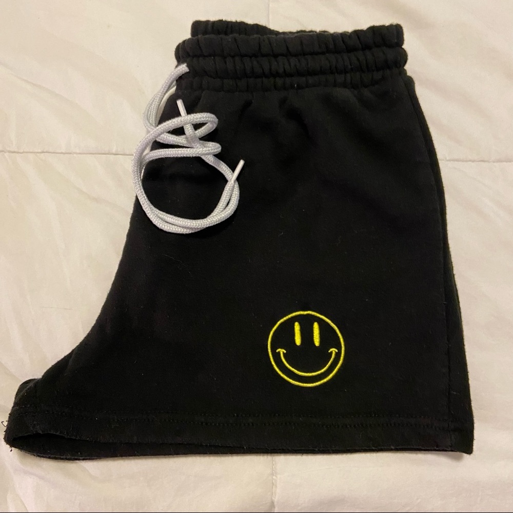 Shorts - Picture 5 of 8